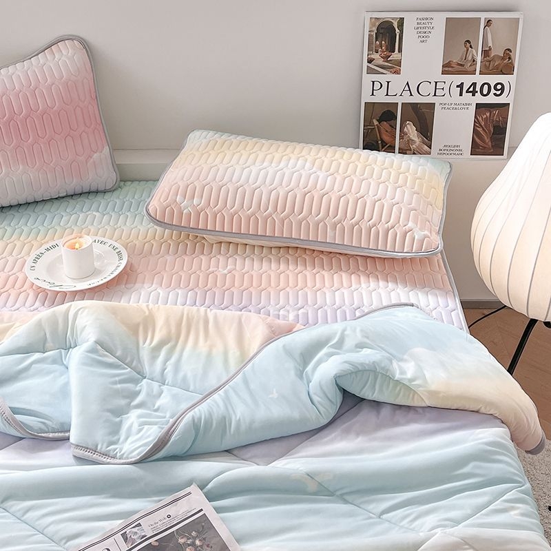 Lateksa ledus-silkas matrača komplekts – vienkāršs viļņu un punktu raksts, mūsdienīgs minimālisma stils, četrgabalu komplekts, lateksa saturs zem 70%