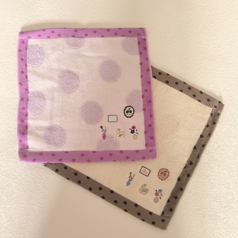 Kvadrātveida lakatiņš no 100% kokvilnas, bez vīšanas diegiem, izšuvumi un Jacquard tekstūra, 30 g, uzsūkšana 21–25 s