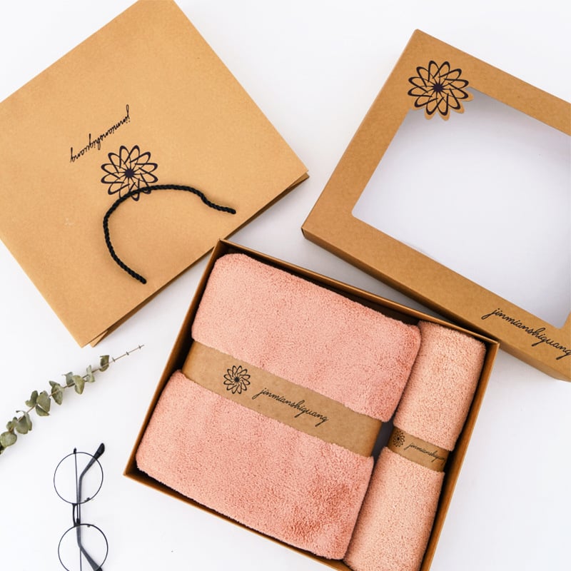 Darivani set ručnika od mikrovlakana, dva komada u kutiji, 550 g, marki Brocade Cotton Time, s tiskanim logom