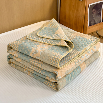 Trīs slāņu 100% kokvilnas quilt sega ar poliestera pildījumu, šuvumi, reaktīvā krāsošana, svars 1.2–1.5 kg, nordiskais stils