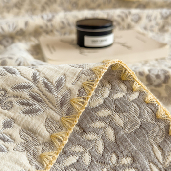 Trīs slāņu 100% kokvilnas quilt sega ar poliestera pildījumu, šuvumi, reaktīvā krāsošana, svars 1.2–1.5 kg, nordiskais stils