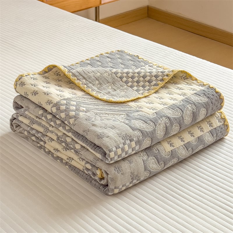 Trīs slāņu 100% kokvilnas quilt sega ar poliestera pildījumu, šuvumi, reaktīvā krāsošana, svars 1.2–1.5 kg, nordiskais stils