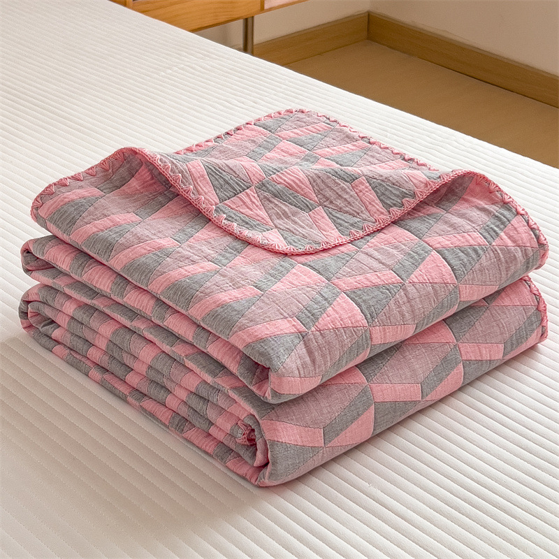 Trīs slāņu 100% kokvilnas quilt sega ar poliestera pildījumu, šuvumi, reaktīvā krāsošana, svars 1.2–1.5 kg, nordiskais stils