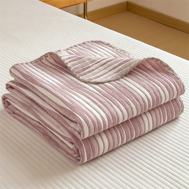 Trīs slāņu 100% kokvilnas quilt sega ar poliestera pildījumu, šuvumi, reaktīvā krāsošana, svars 1.2–1.5 kg, nordiskais stils