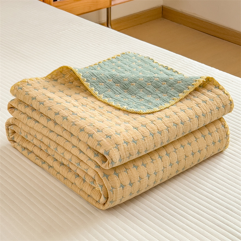 Trīs slāņu 100% kokvilnas quilt sega ar poliestera pildījumu, šuvumi, reaktīvā krāsošana, svars 1.2–1.5 kg, nordiskais stils