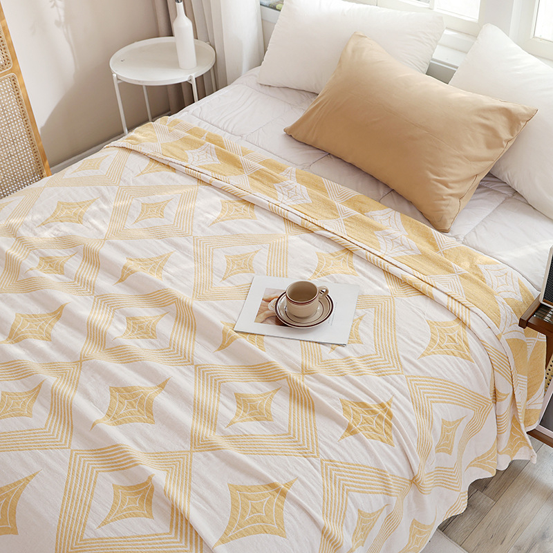 Trīslāņu kokvilnas marles dvieļu sega, 100% kokvilna, ģeometrisks raksts, reaaktīvā krāsošana, svars 0.55–1.0 kg, vasaras lietošanai