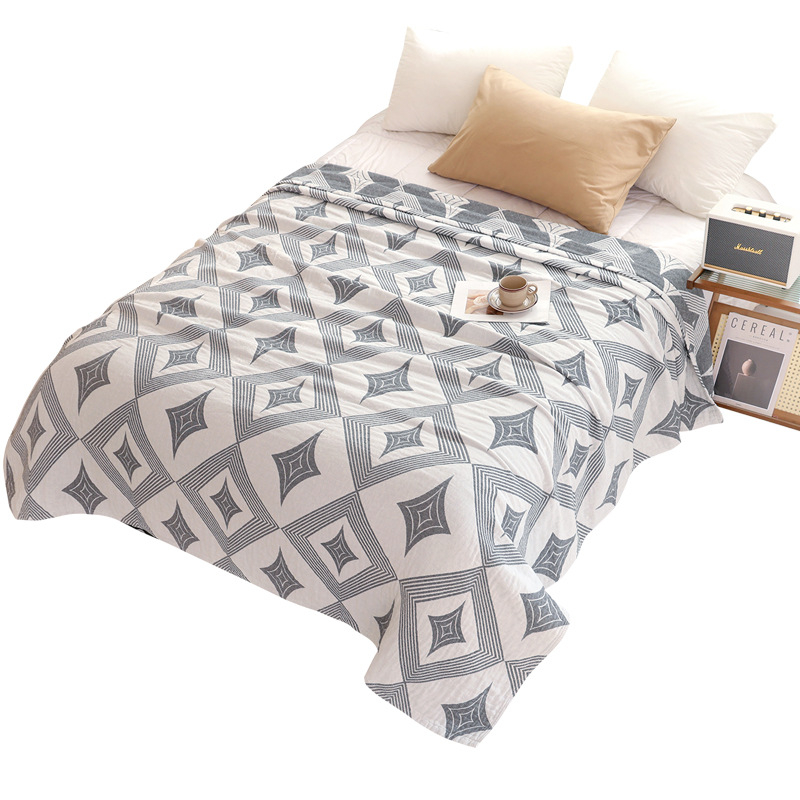 Trīslāņu kokvilnas marles dvieļu sega, 100% kokvilna, ģeometrisks raksts, reaaktīvā krāsošana, svars 0.55–1.0 kg, vasaras lietošanai