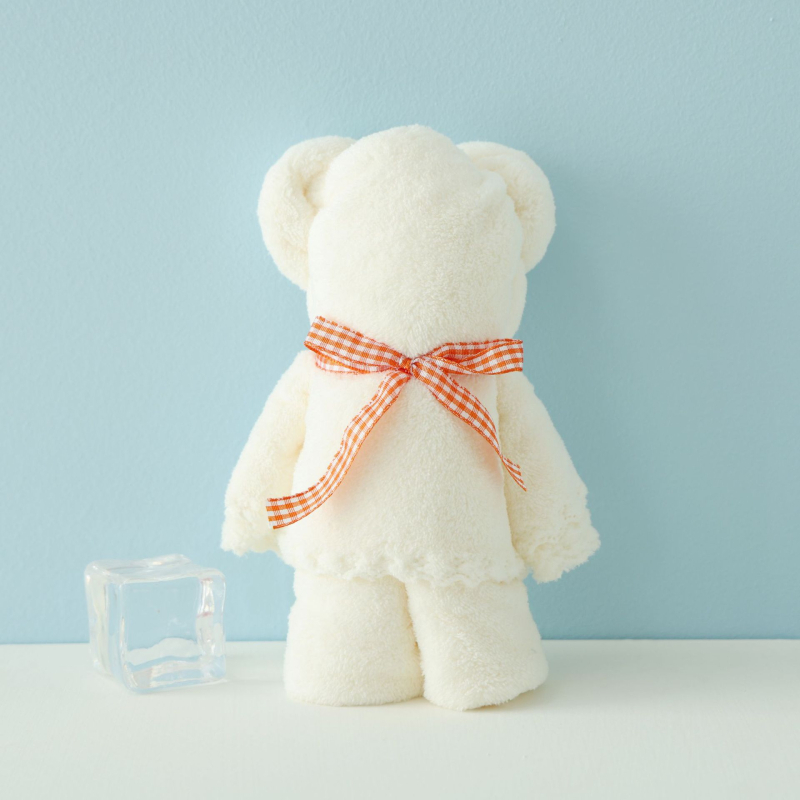 Khasi Premium Coral Fleece dvielis ar lāča motīvu kastē ar logotipu – Suvenīrs kāzām, biezs un uzsūcošs; Šūšana: vienkāršs audums, 80–100 g, Diegi: 370722477, Pielāgošana pieejama