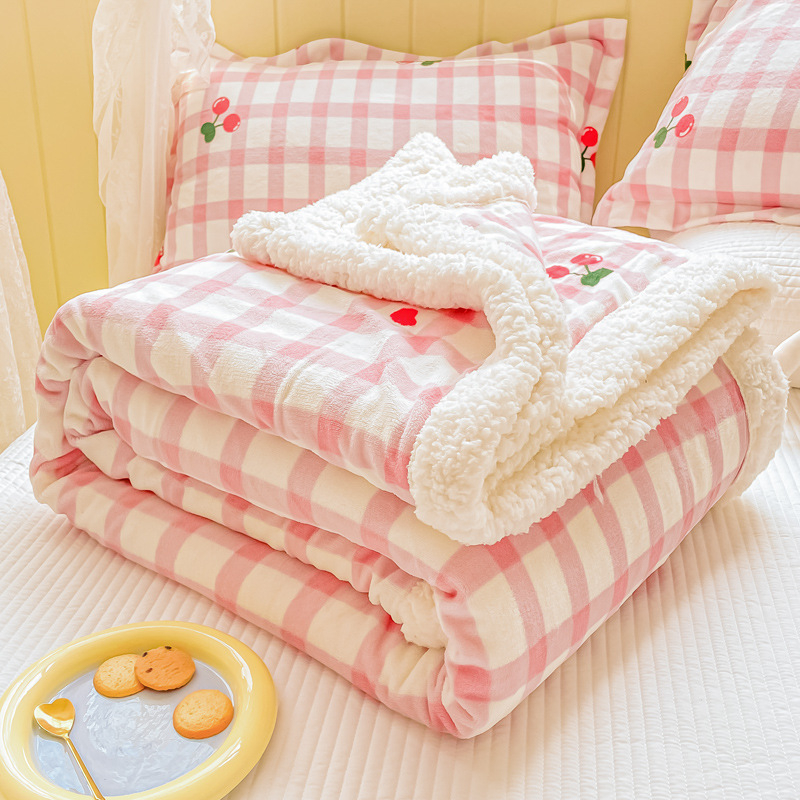 Pastorāla vilnas sega ar florālu rakstu