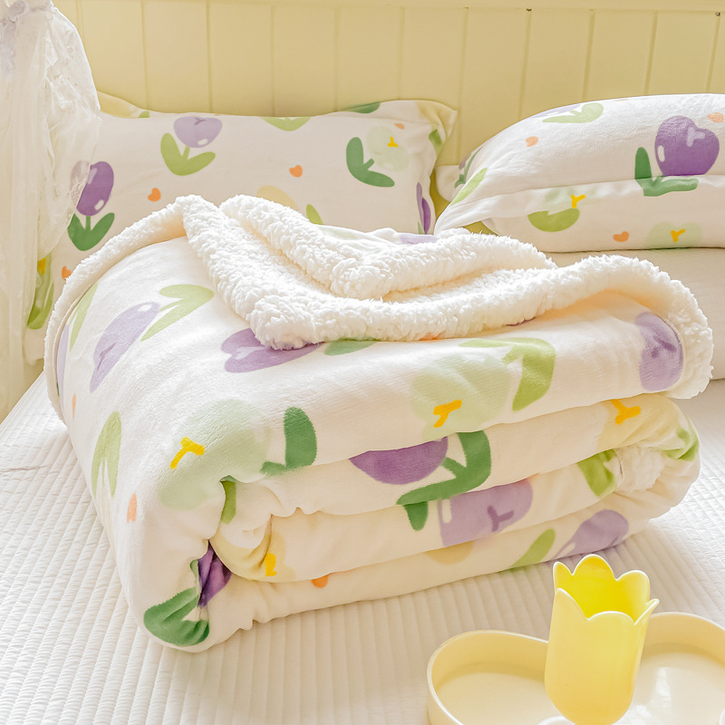 Pastorāla vilnas sega ar florālu rakstu