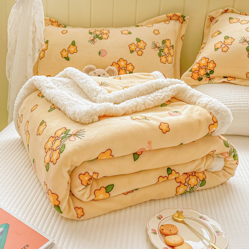 Pastorāla vilnas sega ar florālu rakstu