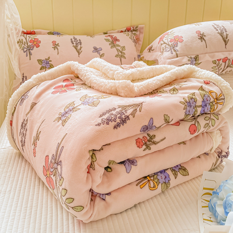 Pastorāla vilnas sega ar florālu rakstu