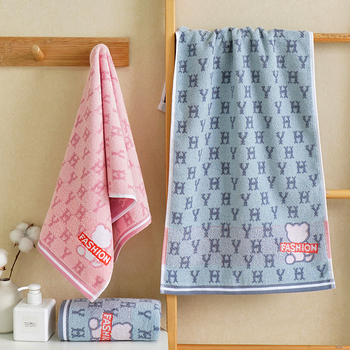 Tīrs kokvilnas vannas un sejas dvielis — Žakarda audums, 100–120 g, absorbējošs, ātri žūst