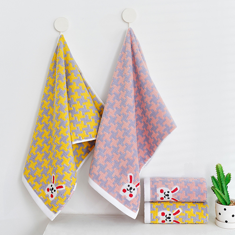 Tīrs kokvilnas vannas un sejas dvielis — Žakarda audums, 100–120 g, absorbējošs, ātri žūst