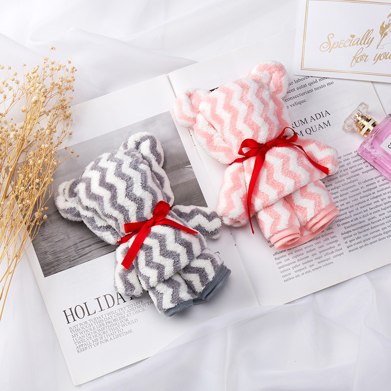 Lāča dizaina dvielis - superfinas šķiedras, diegs 40, šuvums, uzsūkšanās 60–85S