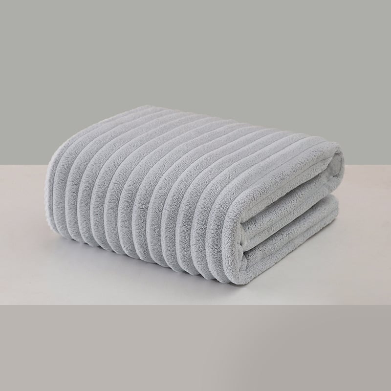 Koralā velūra vannas un sejas dvielis ar mākoņu rakstu, absorbē ūdeni, ātri žūst, bez šķembām, mīksta mala ar šuvēm, 85/15 poliesters, svars 80–100 g, iespējama pielāgošana