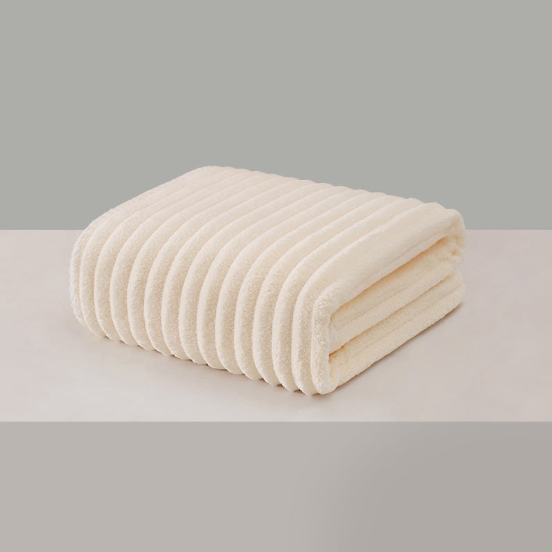 Koralā velūra vannas un sejas dvielis ar mākoņu rakstu, absorbē ūdeni, ātri žūst, bez šķembām, mīksta mala ar šuvēm, 85/15 poliesters, svars 80–100 g, iespējama pielāgošana