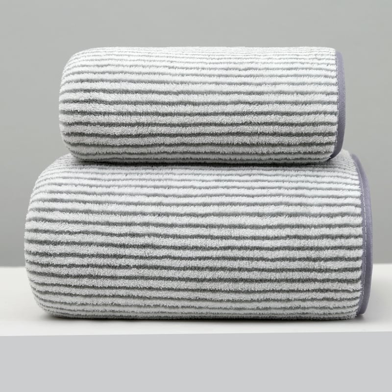 Koralā velūra vannas un sejas dvielis ar mākoņu rakstu, absorbē ūdeni, ātri žūst, bez šķembām, mīksta mala ar šuvēm, 85/15 poliesters, svars 80–100 g, iespējama pielāgošana