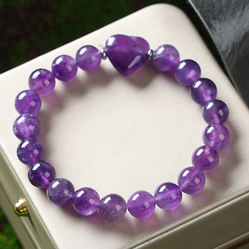 Karkötő - Szív alakú ametiszt kristály, kézzel készített gyöngyök, egyszerű uniszex stílus