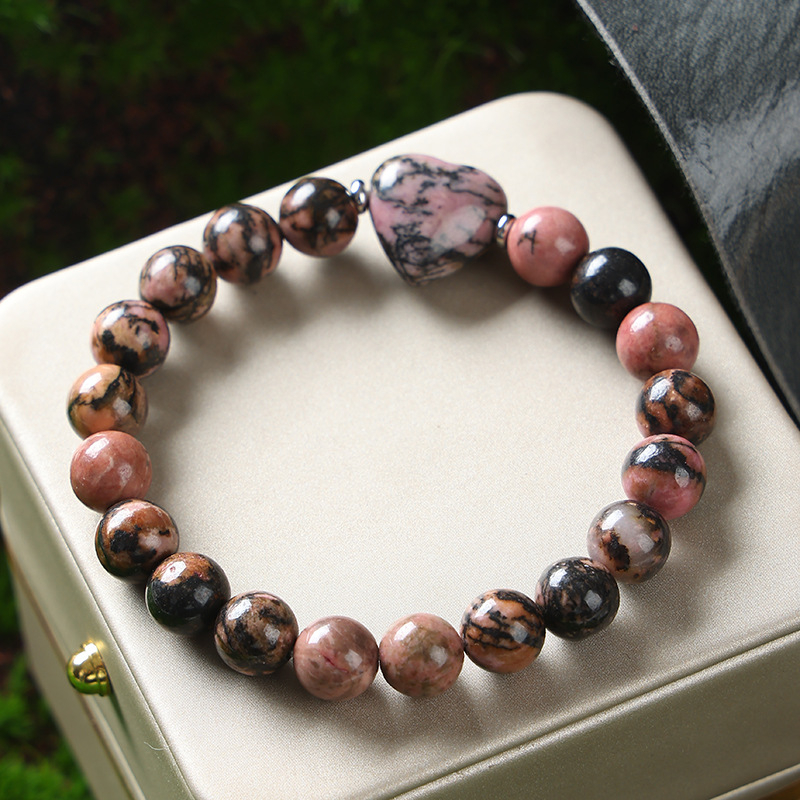 Karkötő - Szív alakú ametiszt kristály, kézzel készített gyöngyök, egyszerű uniszex stílus