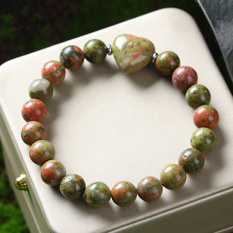 Karkötő - Szív alakú ametiszt kristály, kézzel készített gyöngyök, egyszerű uniszex stílus