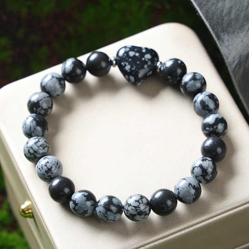 Karkötő - Szív alakú ametiszt kristály, kézzel készített gyöngyök, egyszerű uniszex stílus