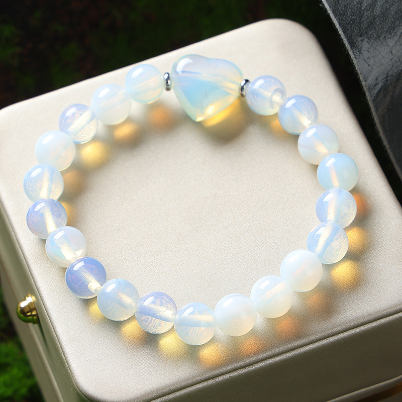 Karkötő - Szív alakú ametiszt kristály, kézzel készített gyöngyök, egyszerű uniszex stílus