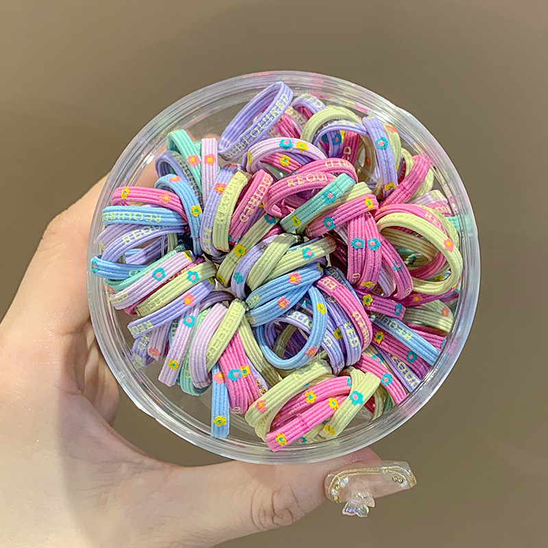 Hajgumi kevert anyagból, egyszerű stílus, nyár 2025, Fashion Commute