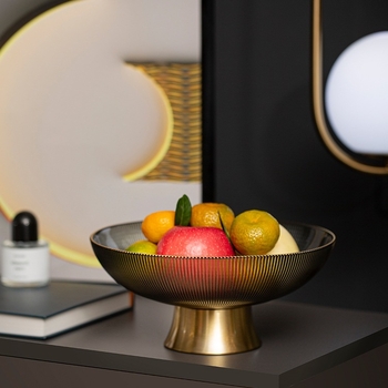 Stikla augļu šķīvis – mūsdienīgs vieglais luksuss, pirmās klases kvalitāte, uzkodas un žāvēti augļi, dzīvojamai istabai kā dekors.