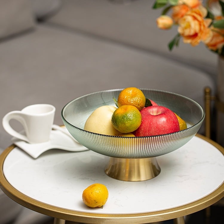 Stikla augļu šķīvis – mūsdienīgs vieglais luksuss, pirmās klases kvalitāte, uzkodas un žāvēti augļi, dzīvojamai istabai kā dekors.