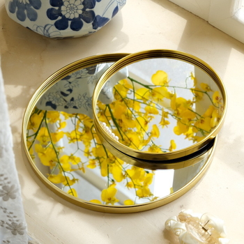 Viegls luksusa stila metāla spoguļa trauks ar daudzpusīgu neregulāru formu, pakaramais spogulis dzīvojamai istabai