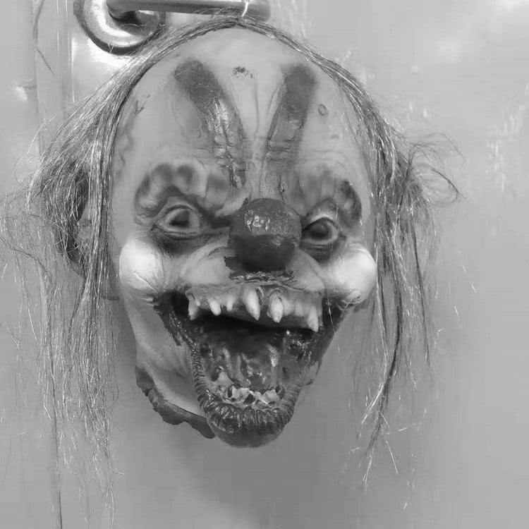 Helovyno baro dekoracija - bauginantis vaiduoklis su ilgais plaukais, Huida latex, medžiaga 109099