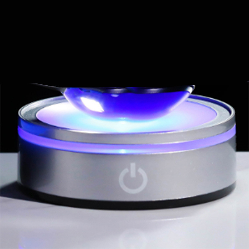 Nakts gaismas dekors ar pieskāriena sensoru, seši mirgošanas režīmi un dubultā lampas pamatne — plastmasa, mūsdienīgs stils