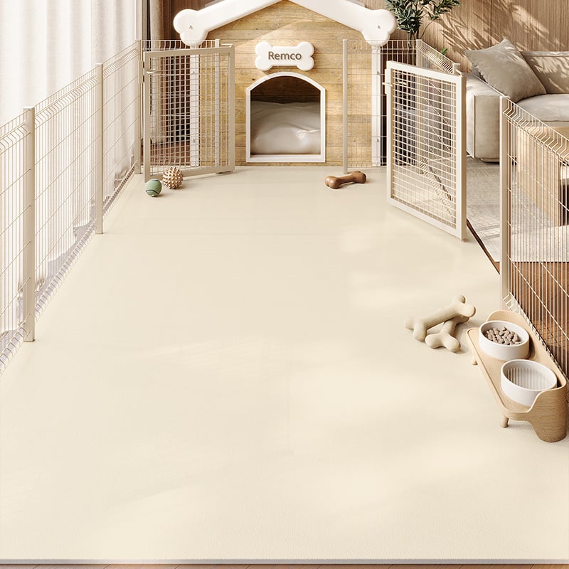 PVC paklājs mājdzīvniekiem, ūdensizturīgs un urīna noturīgs, viegli kopjams, kvadrāta forma, vienkrāsains dizains, piemērots dzīvojamajai istabai