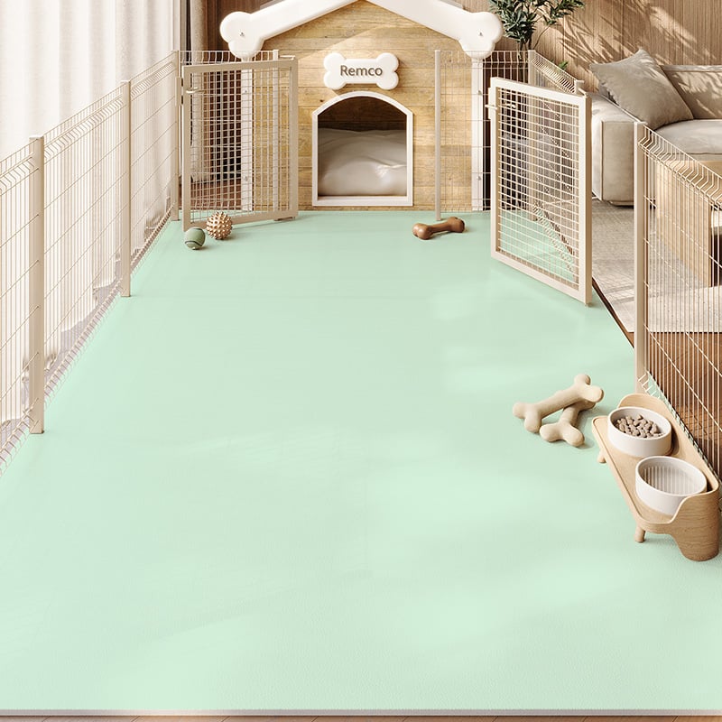 PVC paklājs mājdzīvniekiem, ūdensizturīgs un urīna noturīgs, viegli kopjams, kvadrāta forma, vienkrāsains dizains, piemērots dzīvojamajai istabai