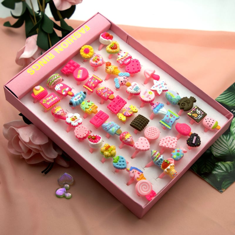 Gyermekeknek szánt műanyag/gyanta karikák, rajzfilm-stílus, kézzel készített, egyedi csomagolás