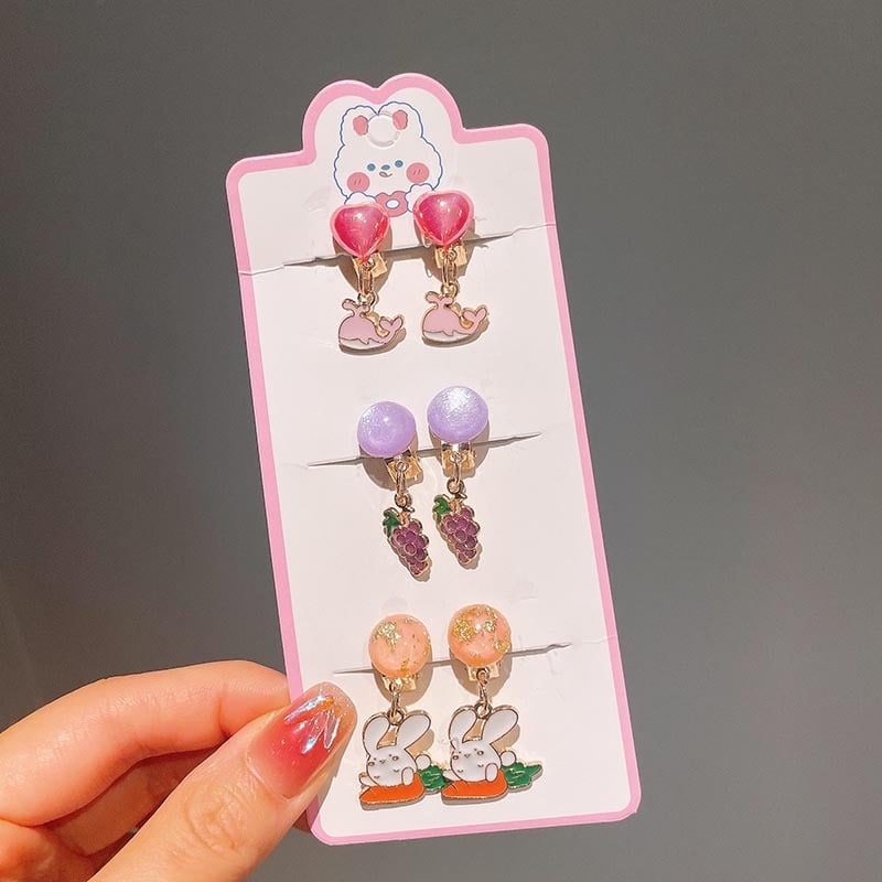 Bērnu klipses auskari ar zaķīša kulonu, karikatūras stils, roku darbs no sakausējuma, vecuma diapazons 3–10 gadi