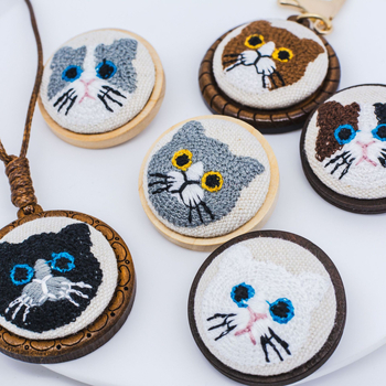 Broš s 3D izvezom mačke na tkanini, okruglog oblika, životinjski motiv, podrijetlo Chongqing