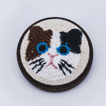 Broš s 3D izvezom mačke na tkanini, okruglog oblika, životinjski motiv, podrijetlo Chongqing