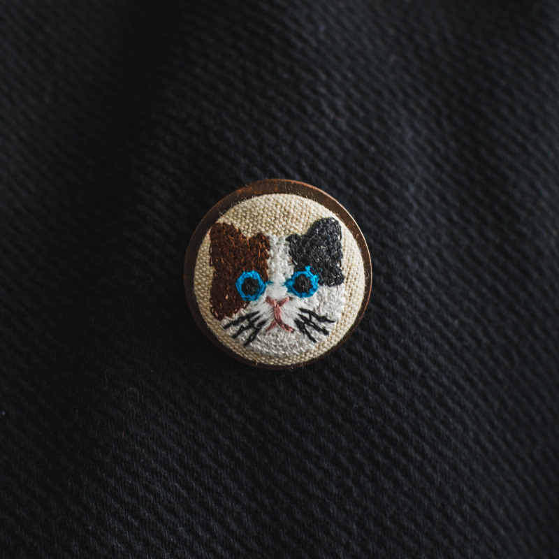 Broš s 3D izvezom mačke na tkanini, okruglog oblika, životinjski motiv, podrijetlo Chongqing