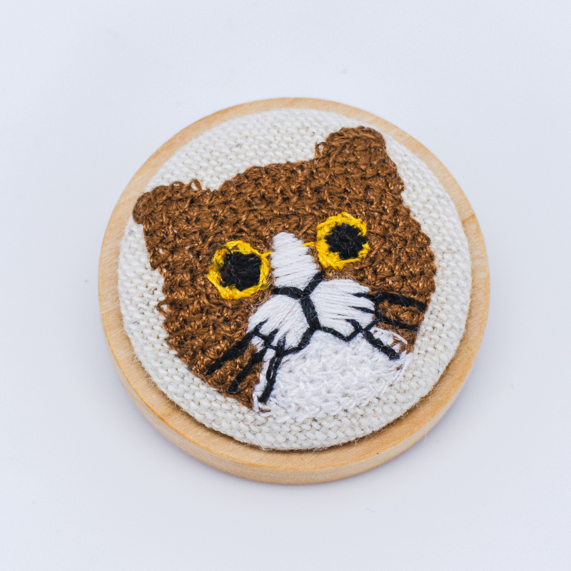 Broš s 3D izvezom mačke na tkanini, okruglog oblika, životinjski motiv, podrijetlo Chongqing