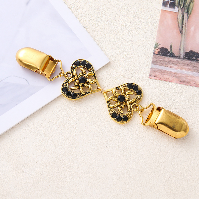 Metāla sirds formas adījuma un šalles sprādze sievietēm, ar elektroplatingu, iekļautiem mākslīgajiem akmeņiem no sakaļas