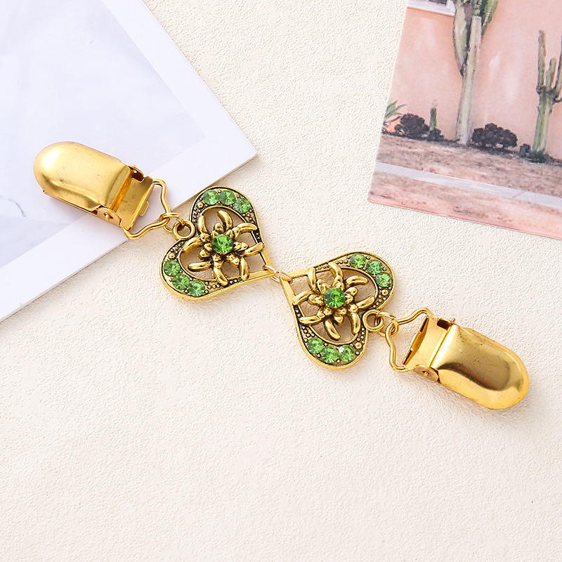 Metāla sirds formas adījuma un šalles sprādze sievietēm, ar elektroplatingu, iekļautiem mākslīgajiem akmeņiem no sakaļas