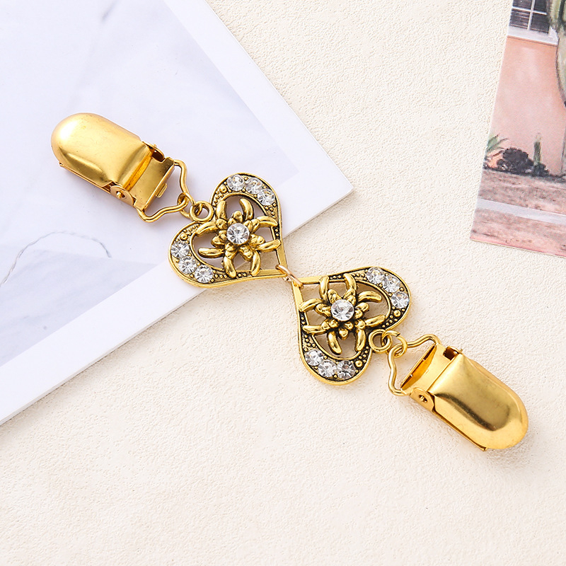 Metāla sirds formas adījuma un šalles sprādze sievietēm, ar elektroplatingu, iekļautiem mākslīgajiem akmeņiem no sakaļas