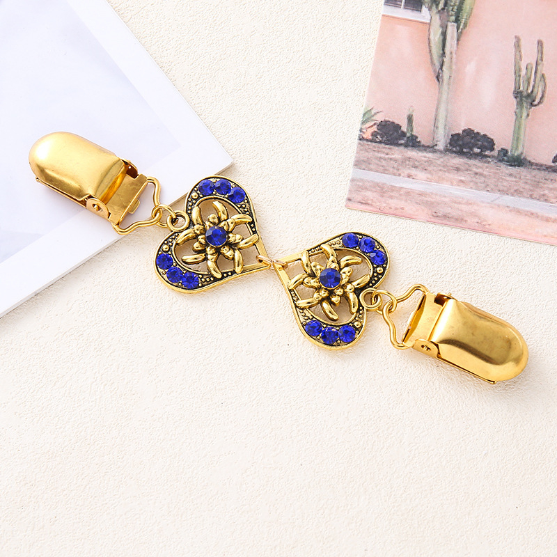 Metāla sirds formas adījuma un šalles sprādze sievietēm, ar elektroplatingu, iekļautiem mākslīgajiem akmeņiem no sakaļas