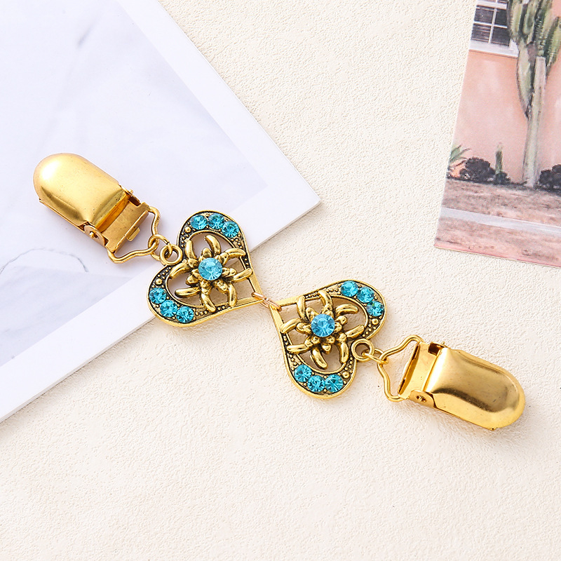 Metāla sirds formas adījuma un šalles sprādze sievietēm, ar elektroplatingu, iekļautiem mākslīgajiem akmeņiem no sakaļas