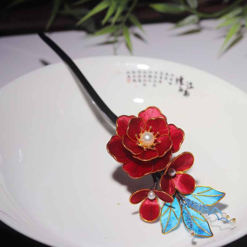 Drveni ukras za kosu s baršunastim cvijetom, retro dizajn cvijeta, detalji nadahnuti cloisonné, Guangdong, zima 2023