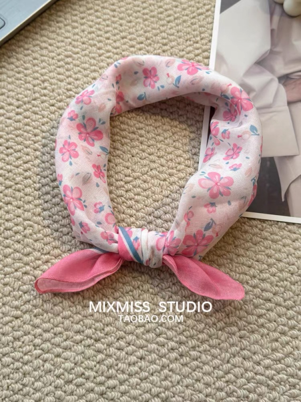 Kvadratni pamučni šal, mali cvjetni uzorak, književno retro stil, warp pletenje, ispis završetak