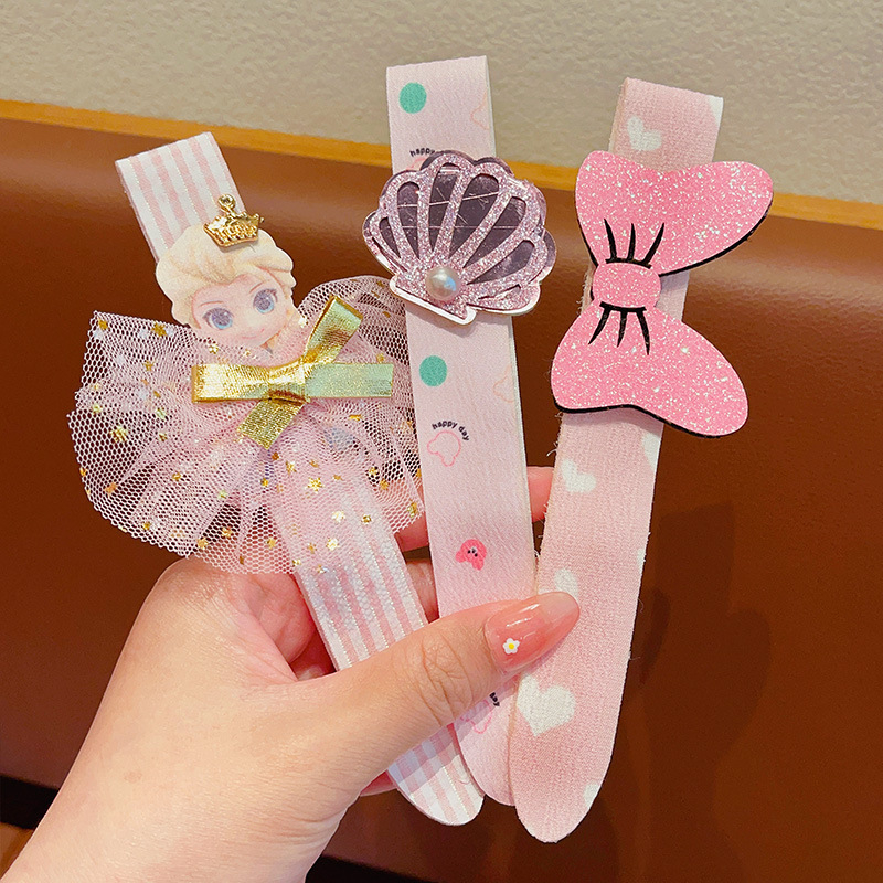 Bērnu matu lente ar karikatūru dizainu, roku darbs, ar auduma ziedu akcentiem un titāna kristāliem, pielāgošana