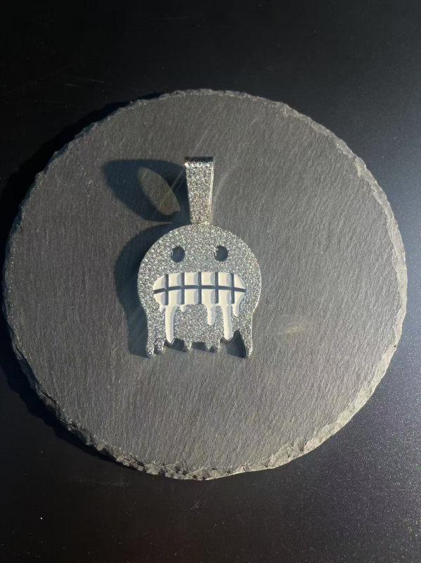 Geometriska kaklarota no cinka sakausējuma ar pilnu diamant kulonu, hip-hop stils – Hengfai xinda